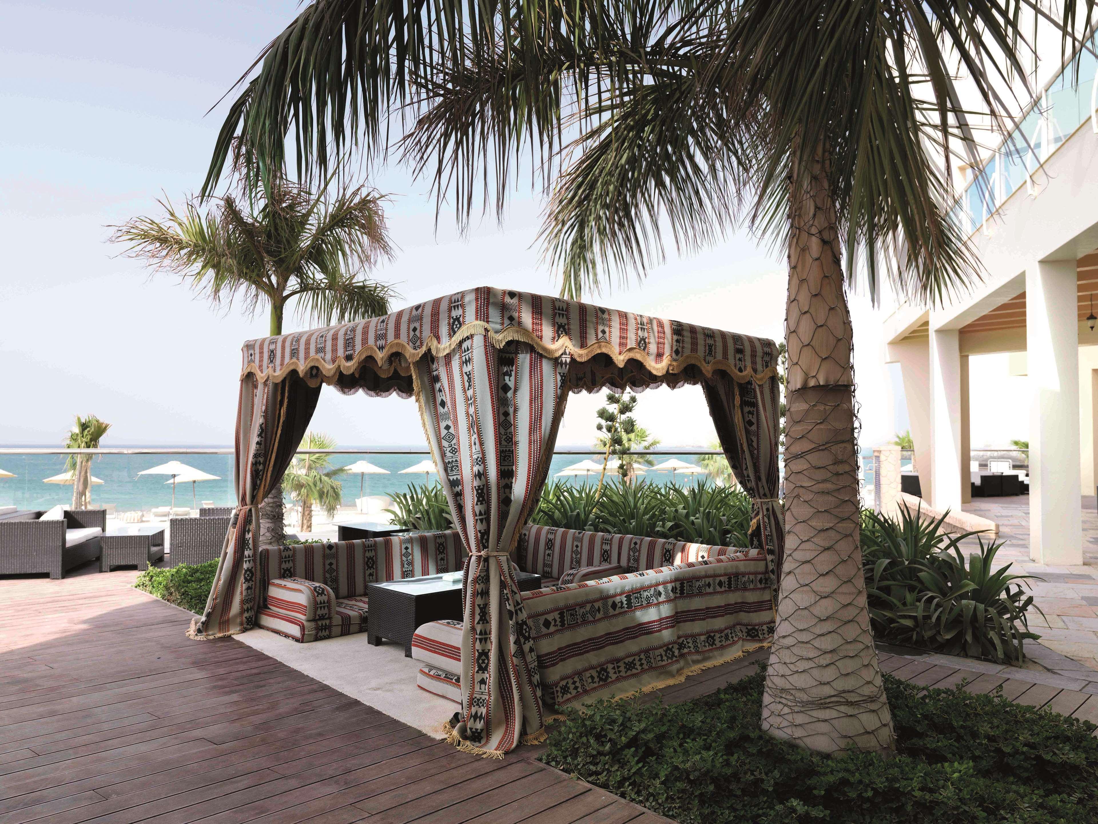 ラディソン ブルー リゾート フジャイラ エクステリア 写真 The beach at the Jumeirah Beach Hotel