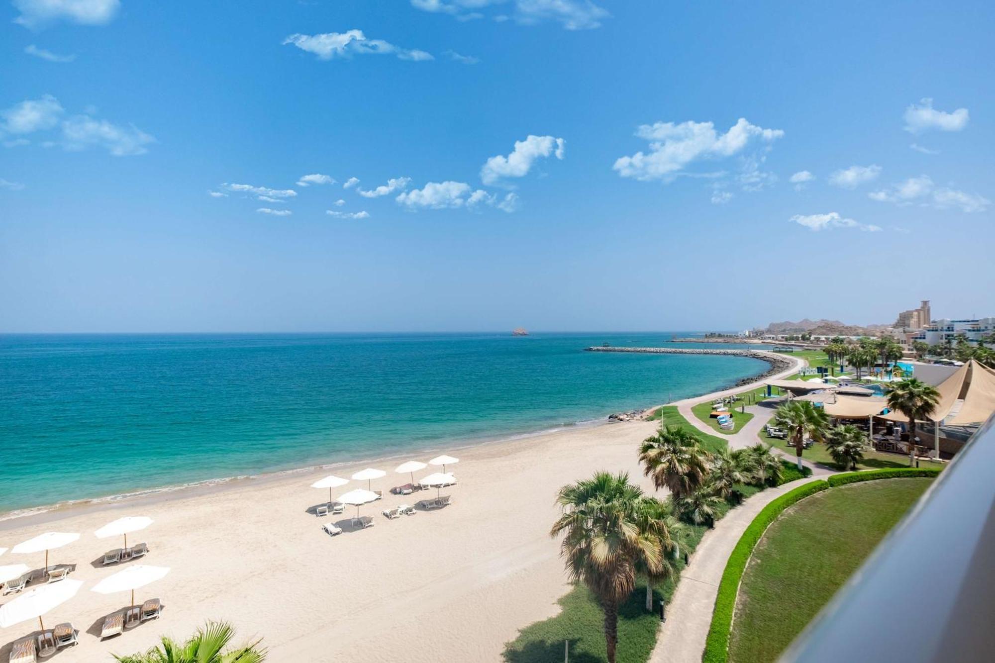 ラディソン ブルー リゾート フジャイラ エクステリア 写真 Beach at Jumeirah Beach Hotel