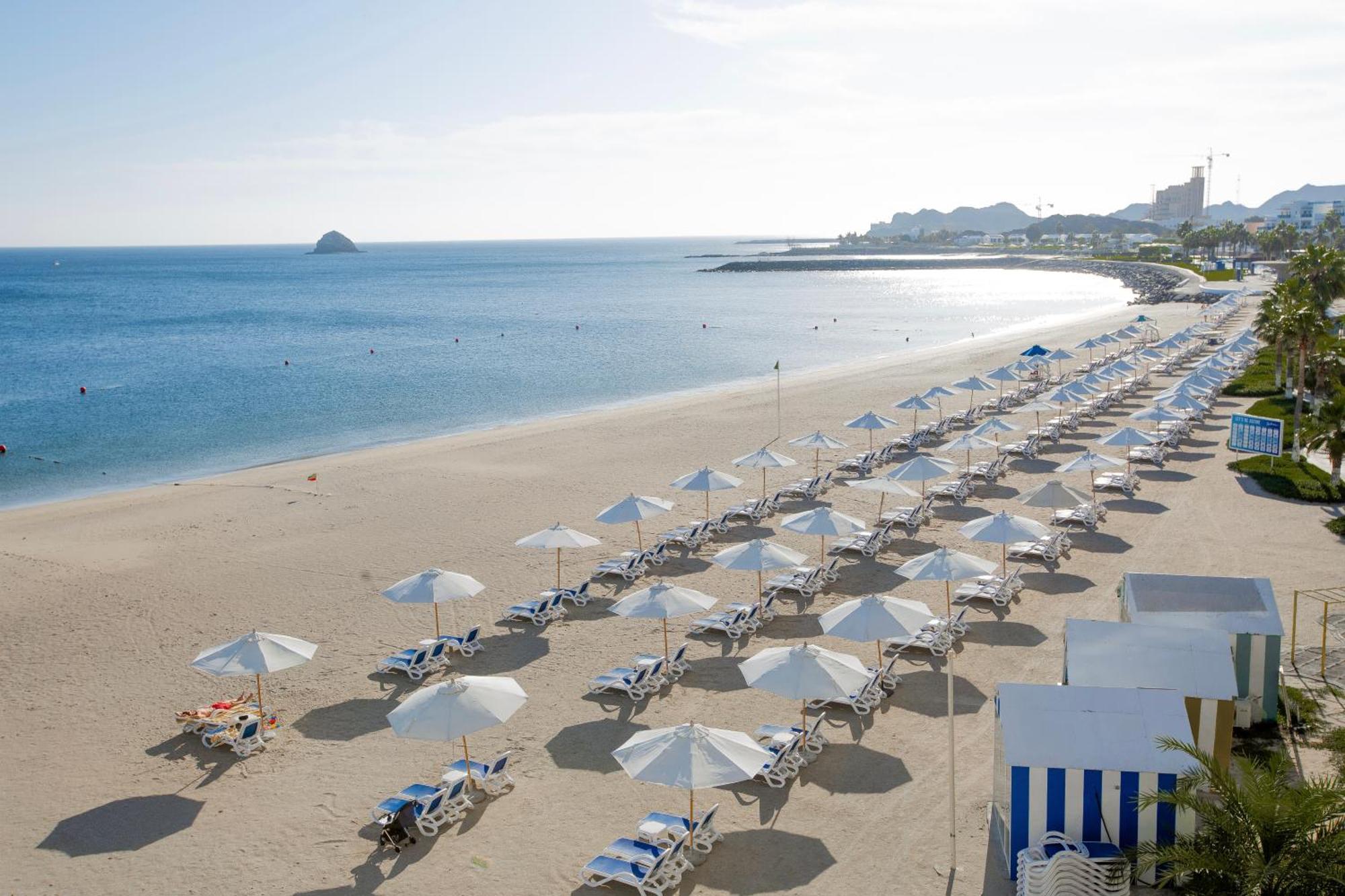 ラディソン ブルー リゾート フジャイラ エクステリア 写真 Playa de la Pineda