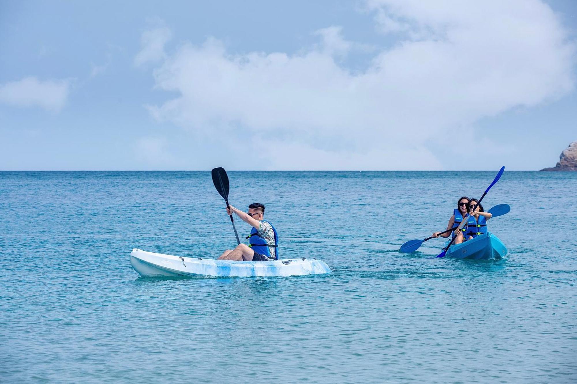 ラディソン ブルー リゾート フジャイラ エクステリア 写真 Kayaking in Pattaya